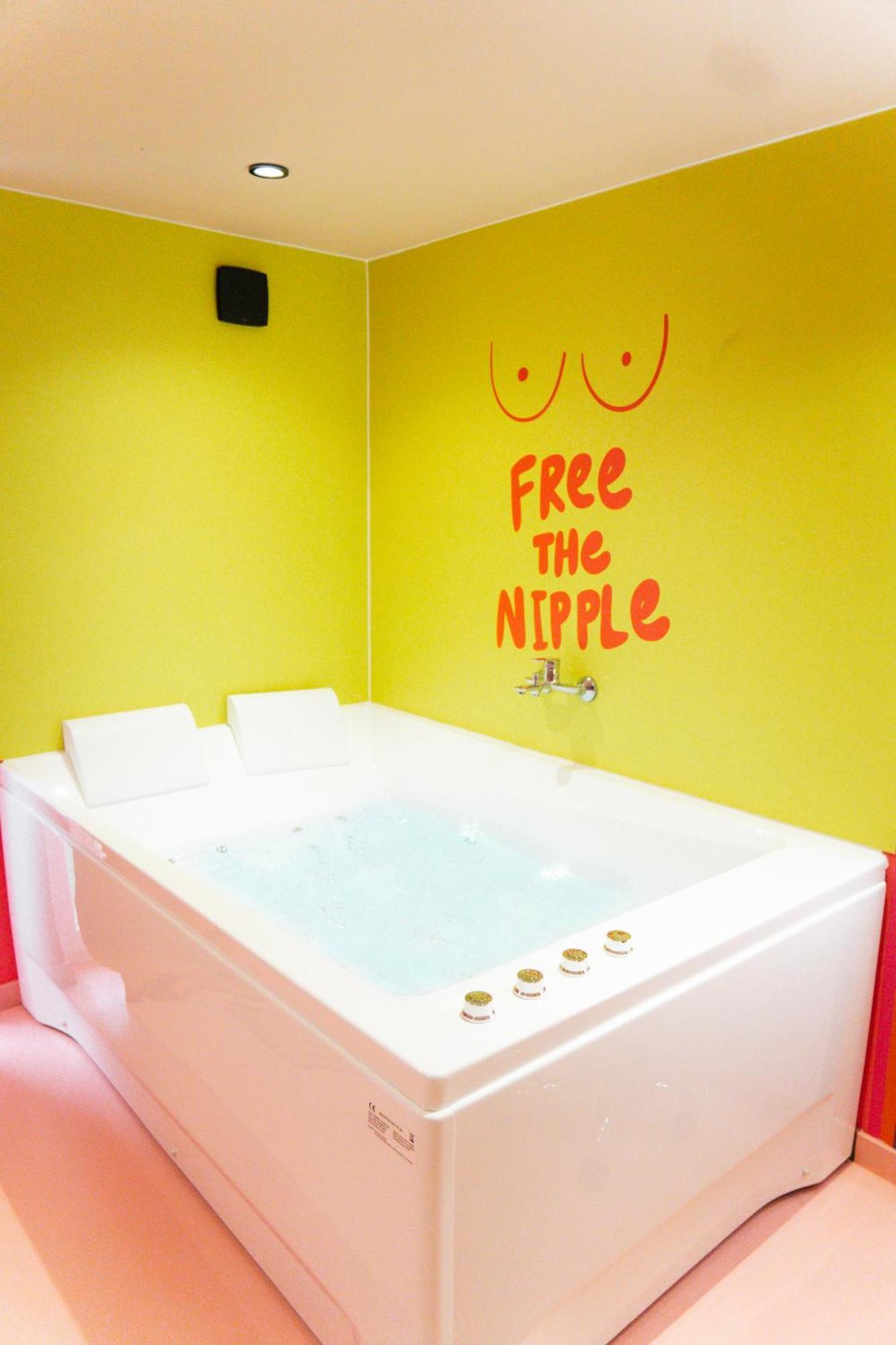 Capsule Girl Power Spa - Balneo - Sauna - Karaoke - Billard - 2 Chambres Charleroi Exteriör bild