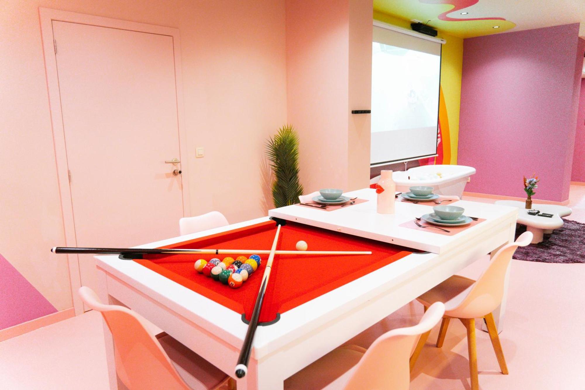 Capsule Girl Power Spa - Balneo - Sauna - Karaoke - Billard - 2 Chambres Charleroi Exteriör bild