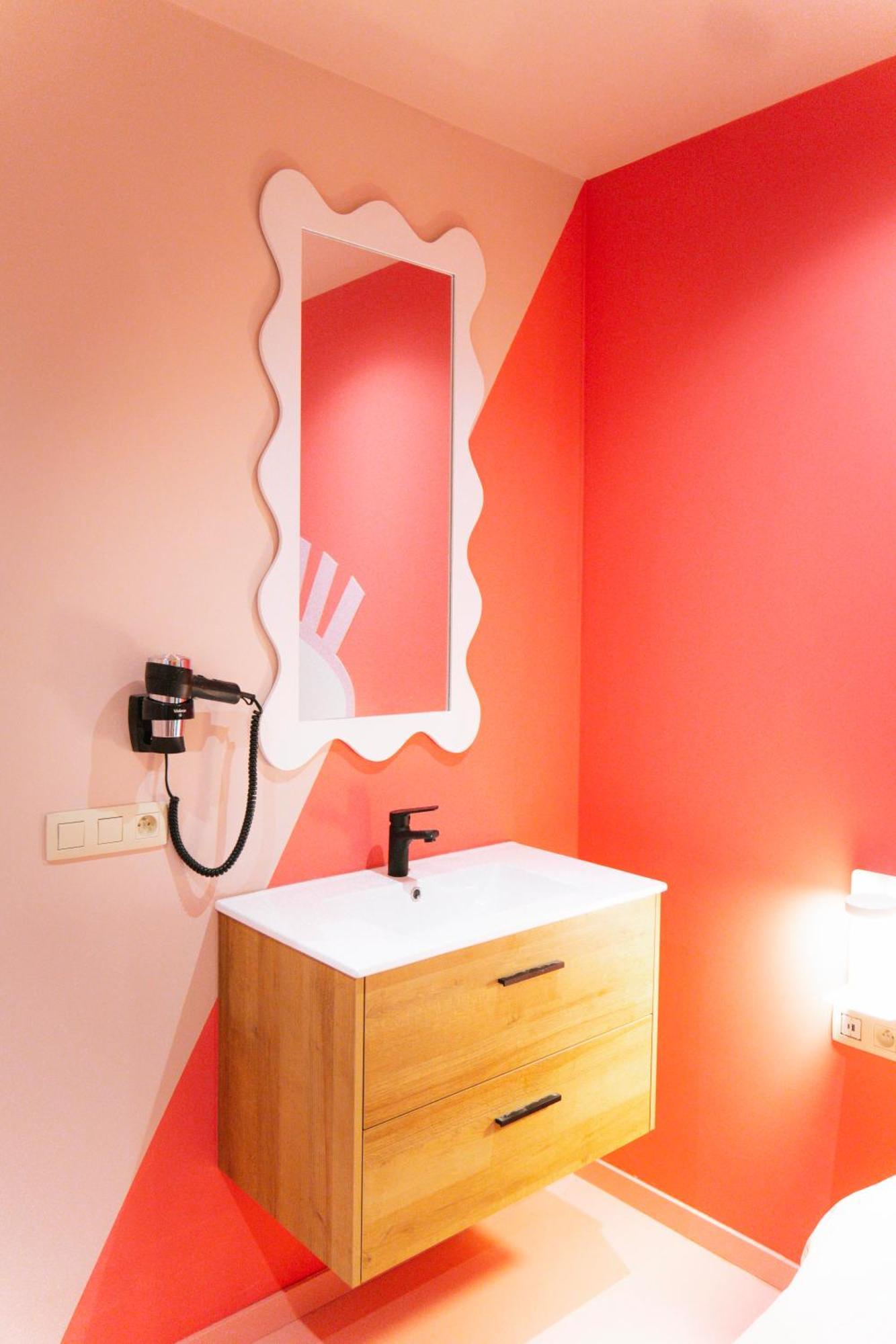 Capsule Girl Power Spa - Balneo - Sauna - Karaoke - Billard - 2 Chambres Charleroi Exteriör bild