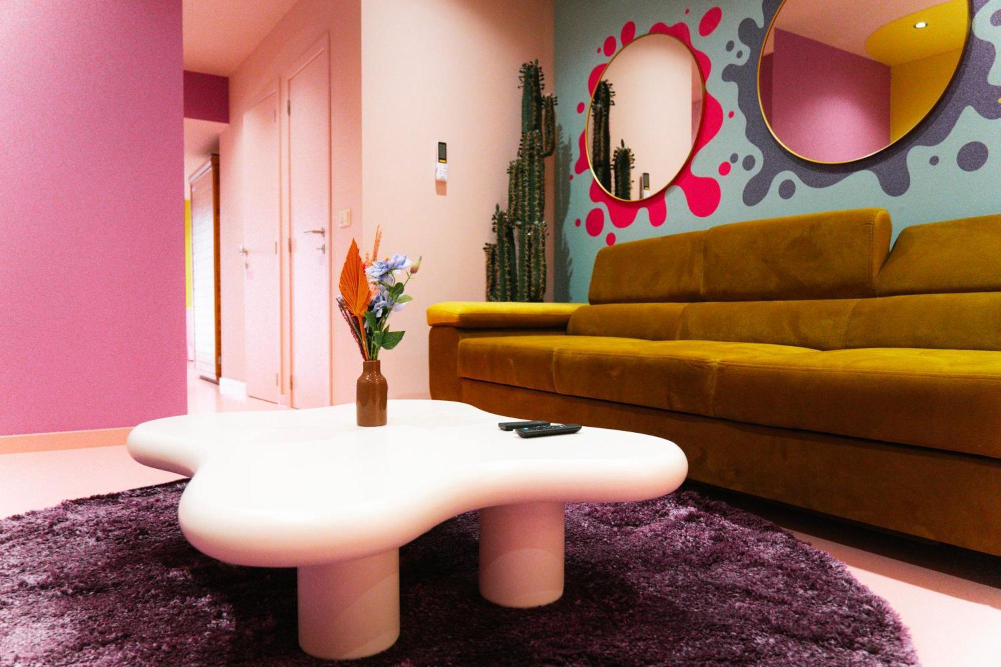 Capsule Girl Power Spa - Balneo - Sauna - Karaoke - Billard - 2 Chambres Charleroi Exteriör bild