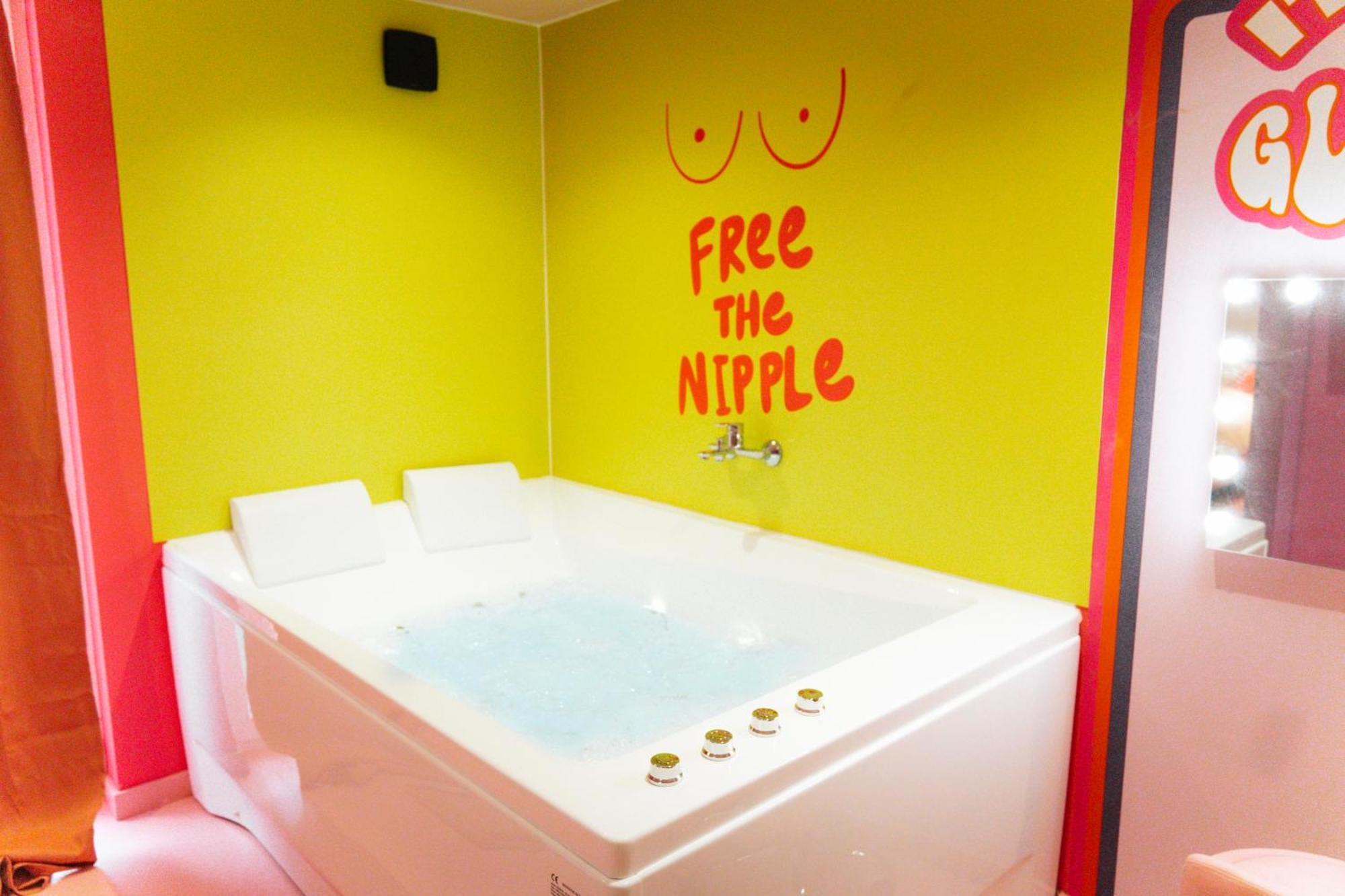Capsule Girl Power Spa - Balneo - Sauna - Karaoke - Billard - 2 Chambres Charleroi Exteriör bild