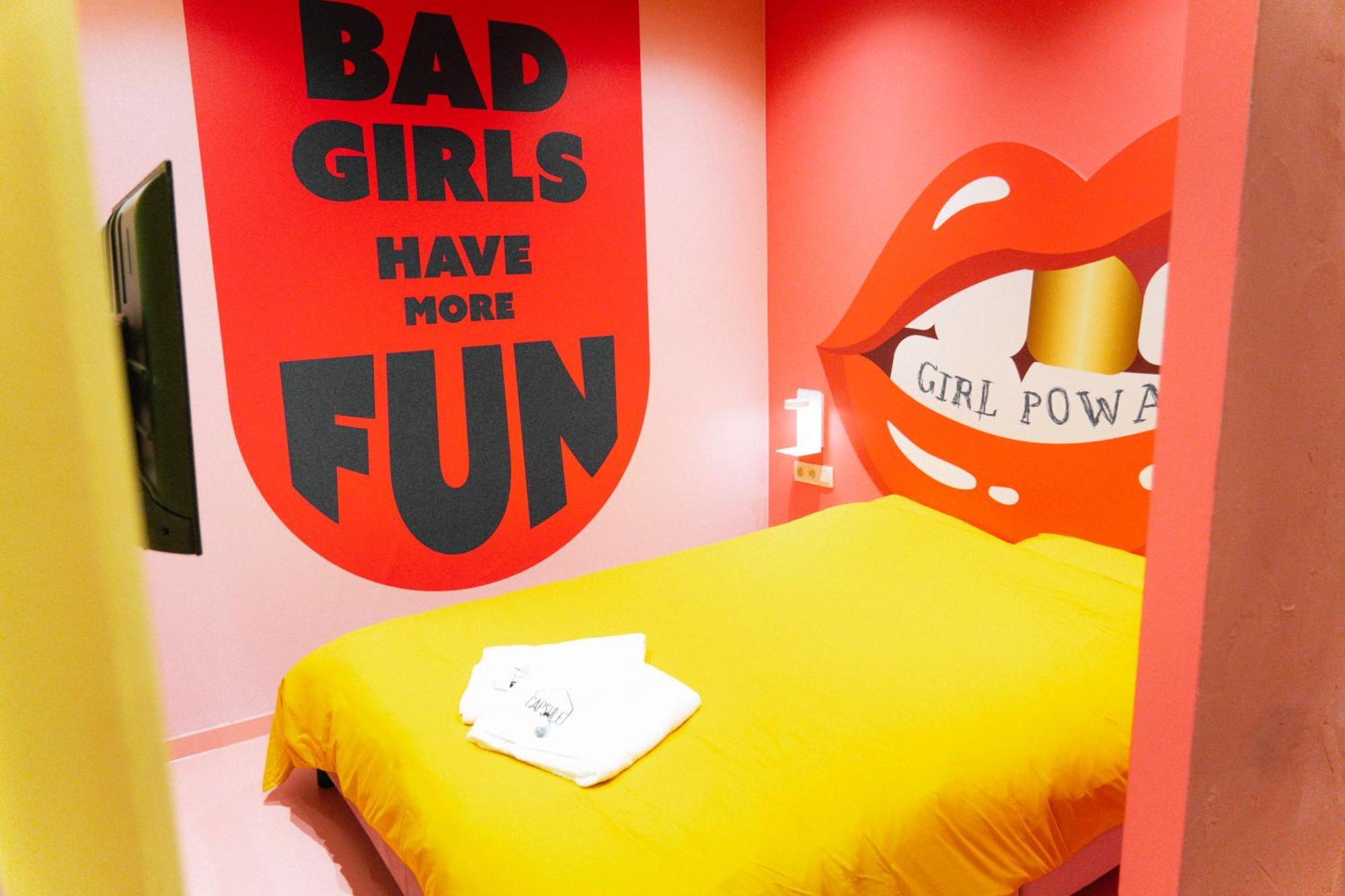 Capsule Girl Power Spa - Balneo - Sauna - Karaoke - Billard - 2 Chambres Charleroi Exteriör bild
