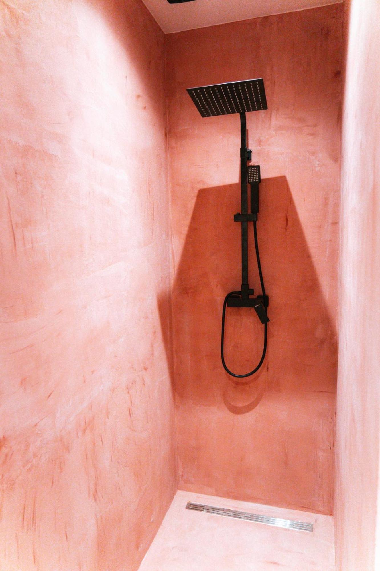 Capsule Girl Power Spa - Balneo - Sauna - Karaoke - Billard - 2 Chambres Charleroi Exteriör bild